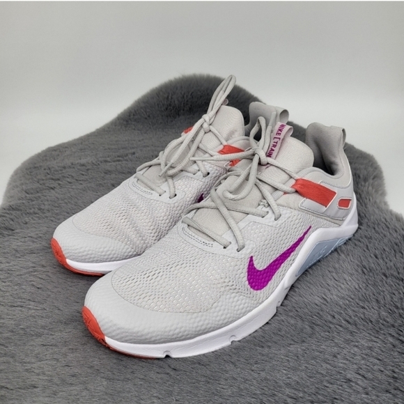 New Nike Legend Essential Women's Training Shoe Size 11 - Picture 4 of 6